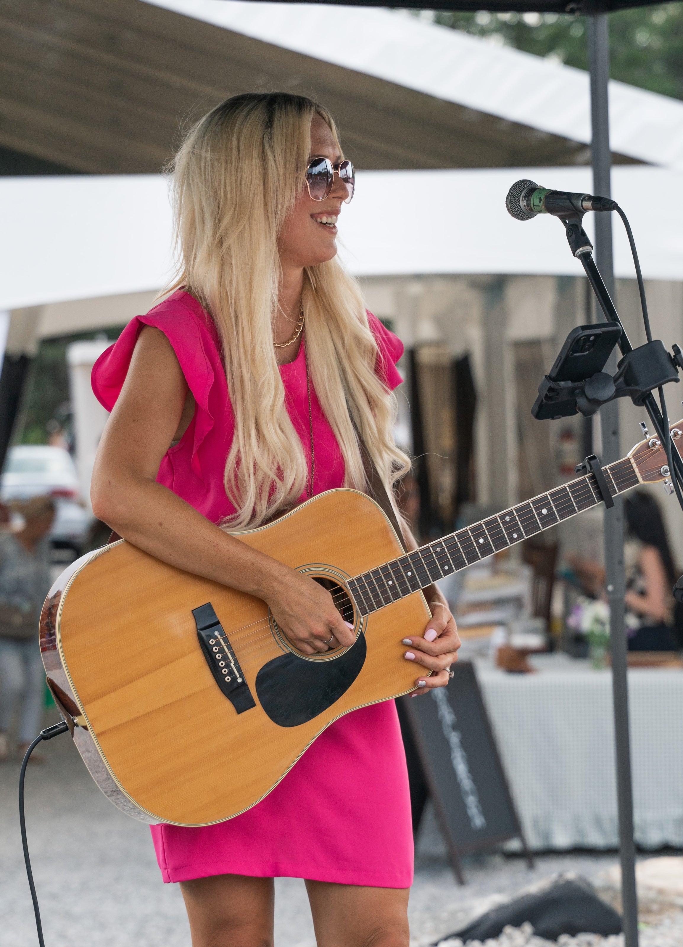 Live music performance at Hale Muskoka outdoor market in Muskoka