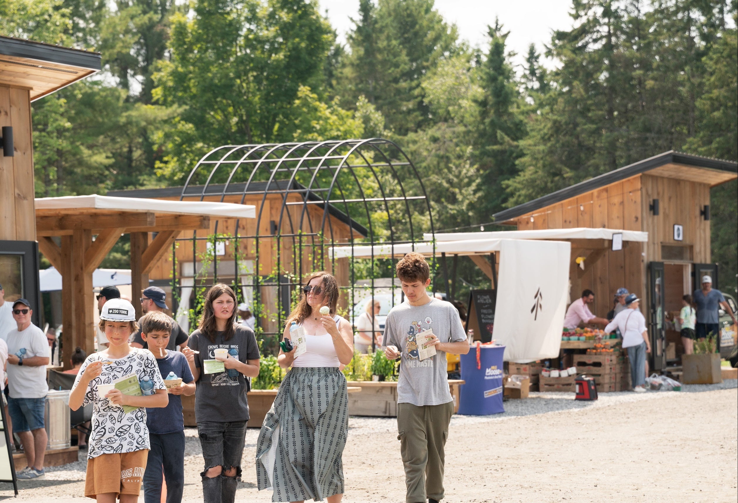 [photo] Hale Muskoka Marketplace entrance in Muskoka, Ontario